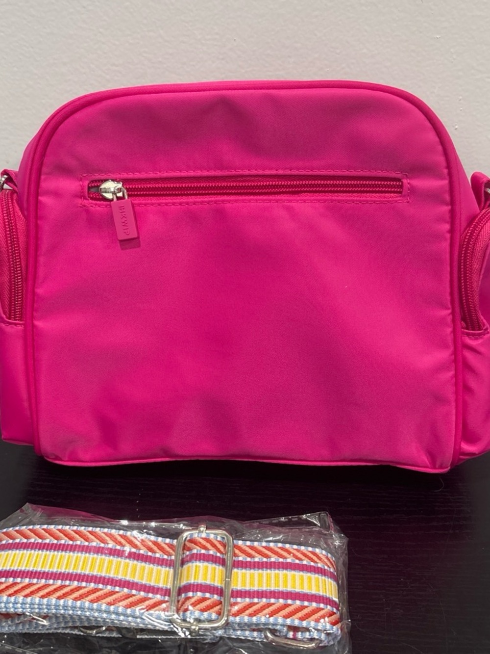 Ihkwip Vivid Pink Quilted Crossbody Bag with Striped Adjustable Strap new - Picture 2 of 8